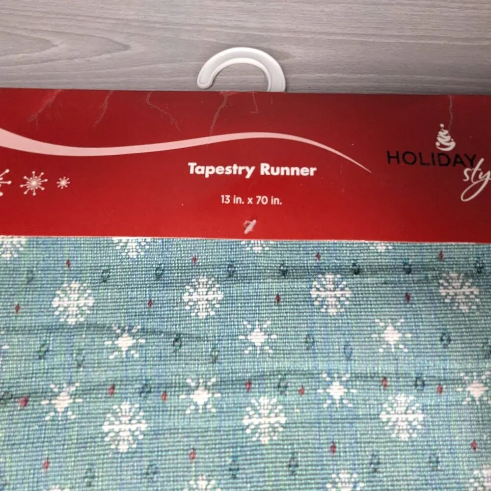 NWT Holiday Style Blue & White Snowman Tapestry Rectangle Table Runner 13
